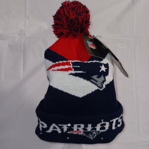 NFL NEW ENGLAND PATRIOTS L.E.D LIGHT EM UP WINTER BEANIE POM POM HAT